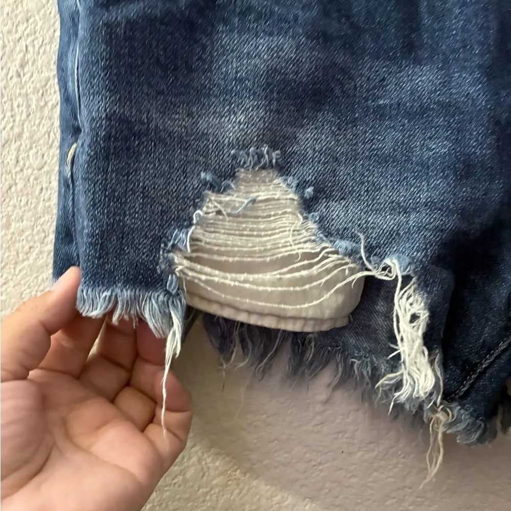 We The Free Women’s Distressed Button fly Raw Hem  Exposed Pockets Denim Shorts